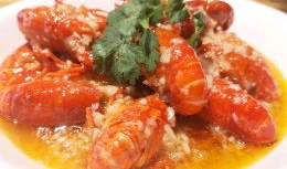 蒜蓉小龙虾的做法视频,香辣诱人，家常美味制作指南